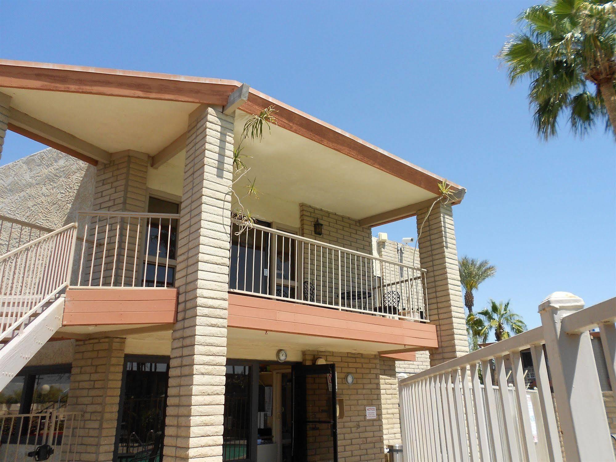 Quality Inn & Suites Phoenix Nw - Sun City Youngtown Exterior foto