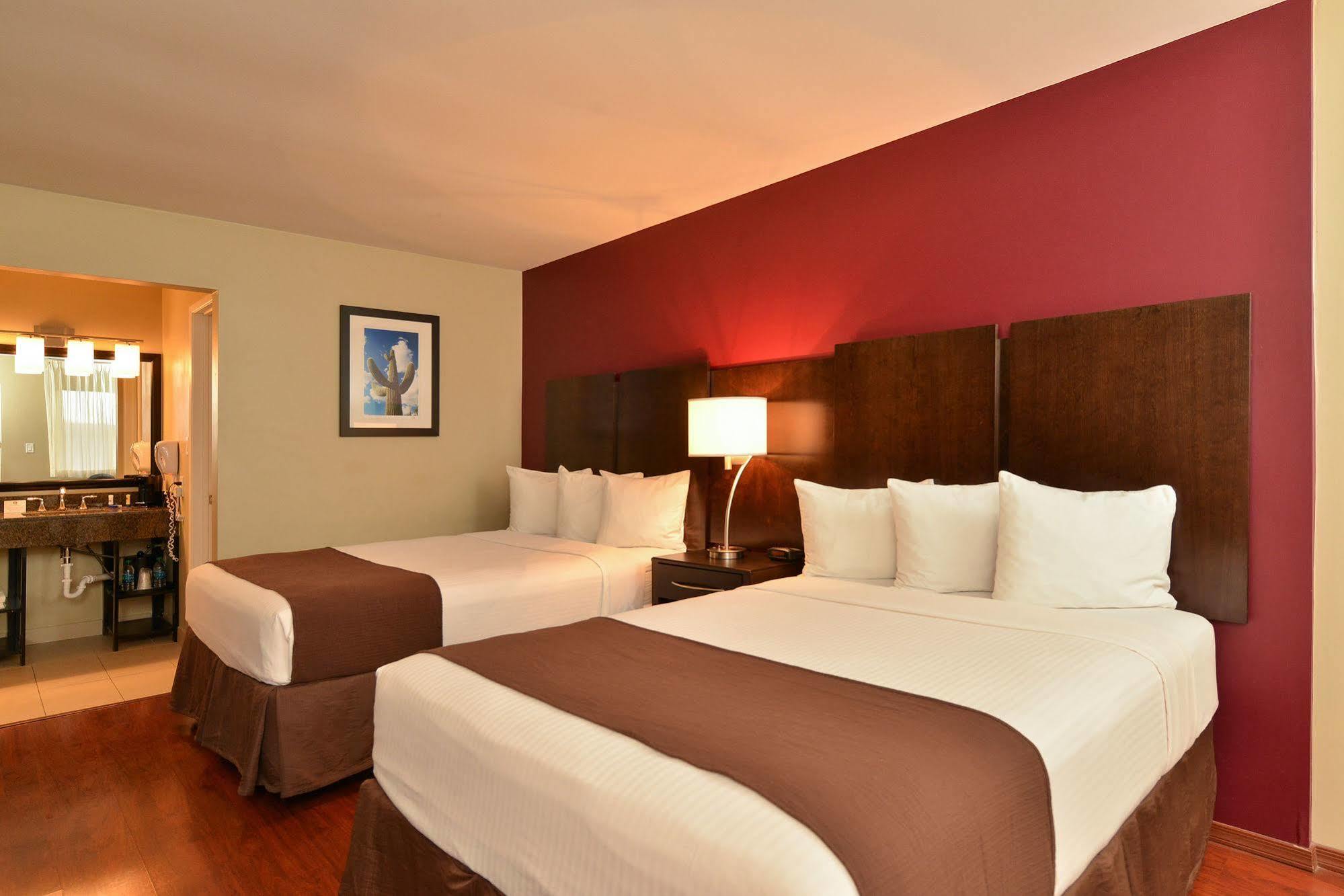 Quality Inn & Suites Phoenix Nw - Sun City Youngtown Exterior foto