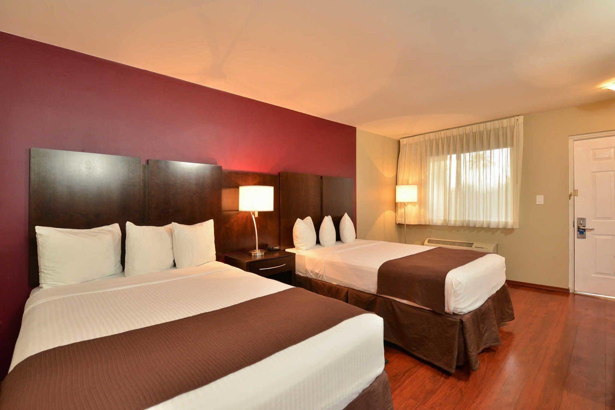 Quality Inn & Suites Phoenix Nw - Sun City Youngtown Exterior foto