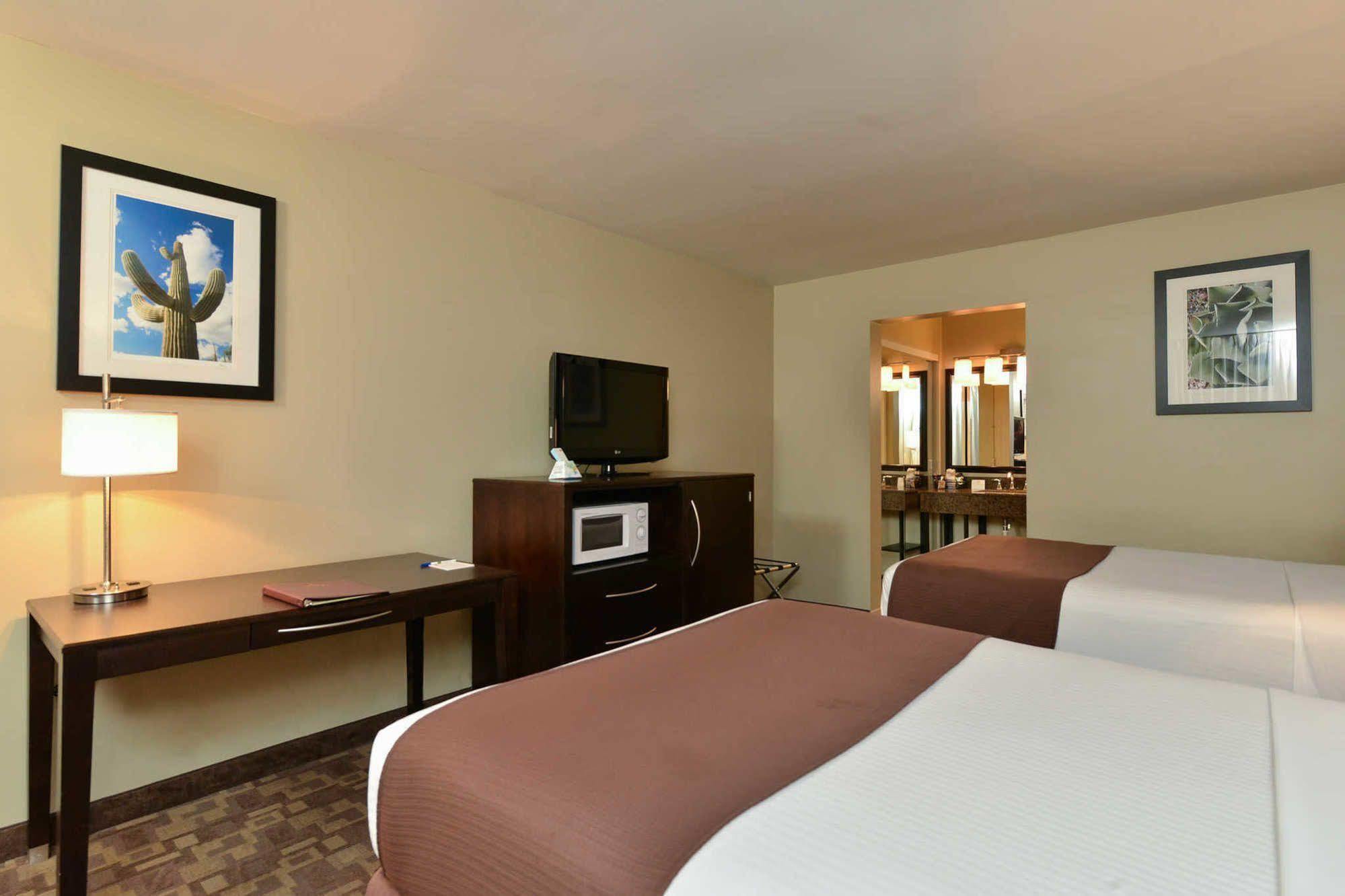 Quality Inn & Suites Phoenix Nw - Sun City Youngtown Exterior foto