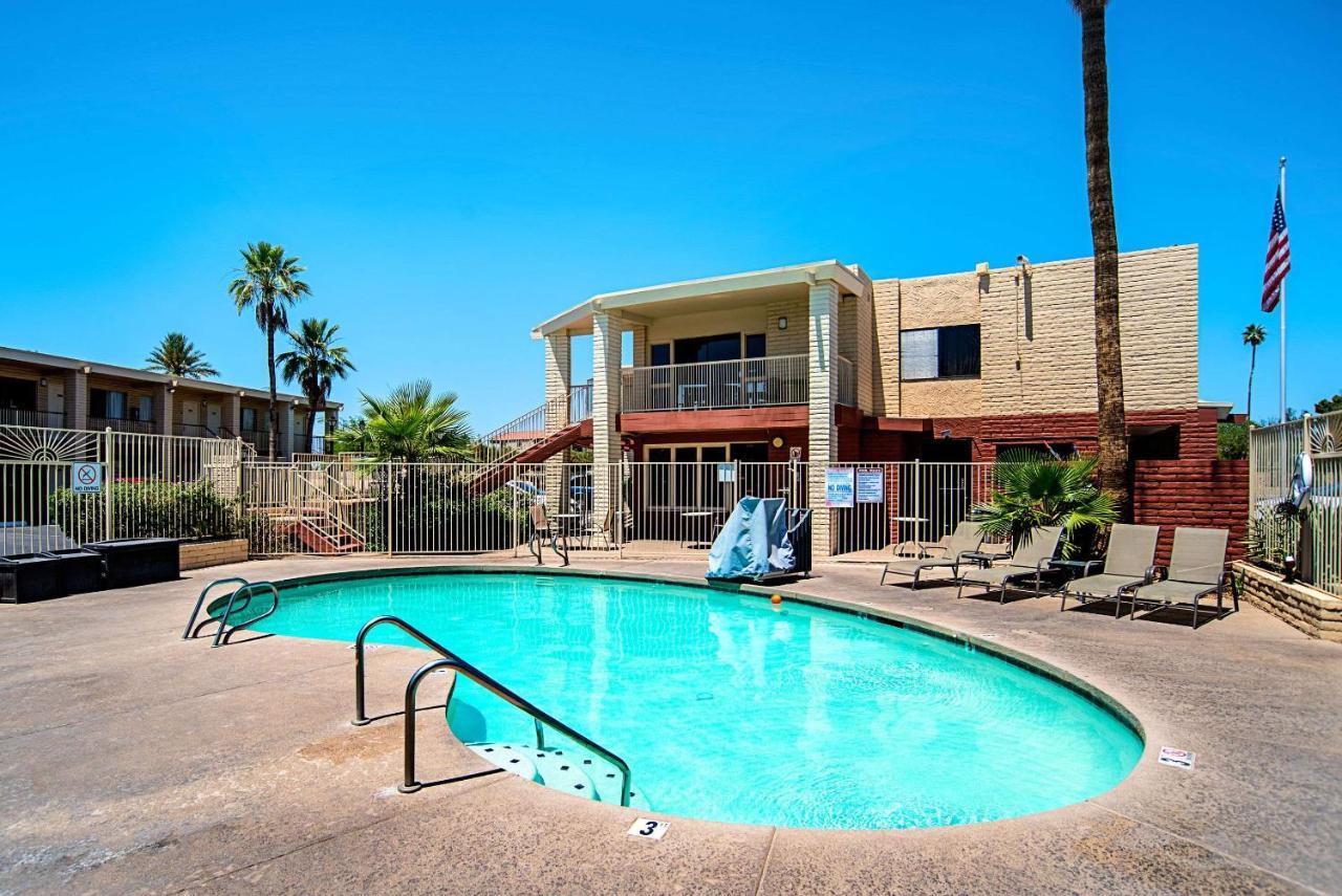 Quality Inn & Suites Phoenix Nw - Sun City Youngtown Exterior foto
